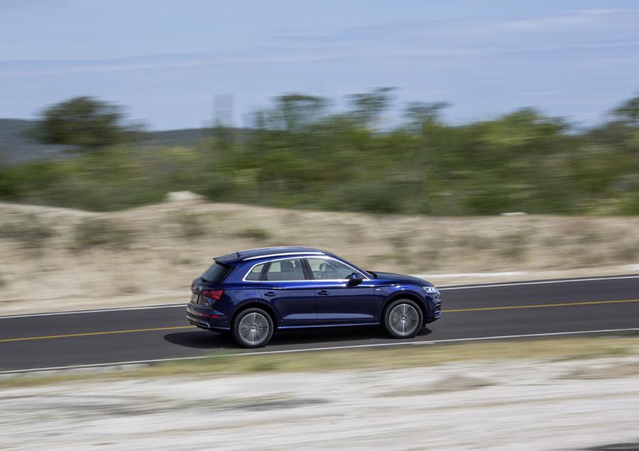  Audi Q5 TFSI Quattro S-Line 2016 года  (WW) (фото 34 из 110)